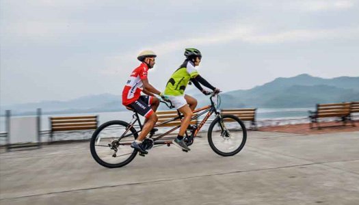 cycling-at-statue-of-unity
