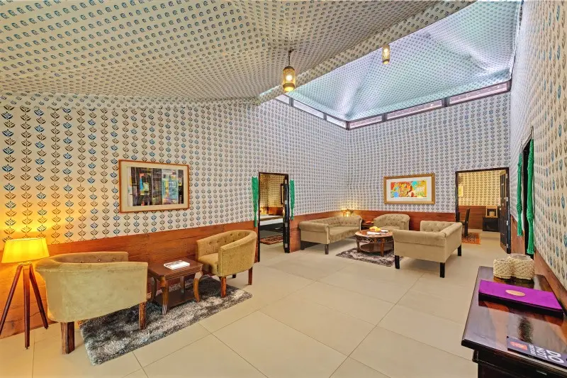 <span   style="color:#ffffff;">Presidential Villa</span>