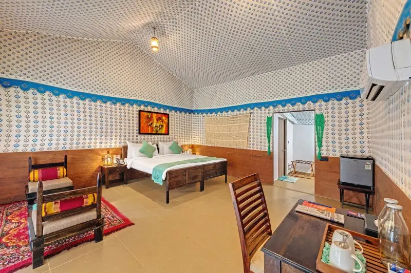 <span   style="color:#ffffff;">Royal Cottage</span>