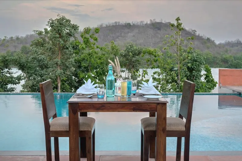 <span   style="color:#ffffff;">Swimming Pool Area</span>