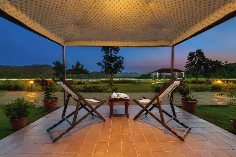 <span   style="color:#ffffff;">Lawn Area</span>