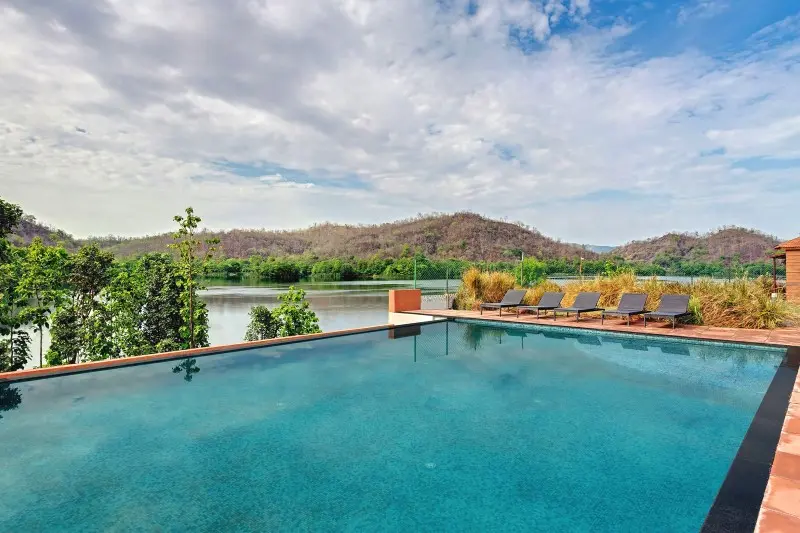 <span   style="color:#ffffff;">Swimming Pool Area</span>