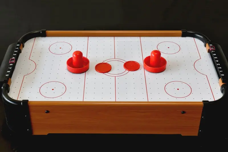 <span   style="color:#ffffff;">Table Hockey</span>