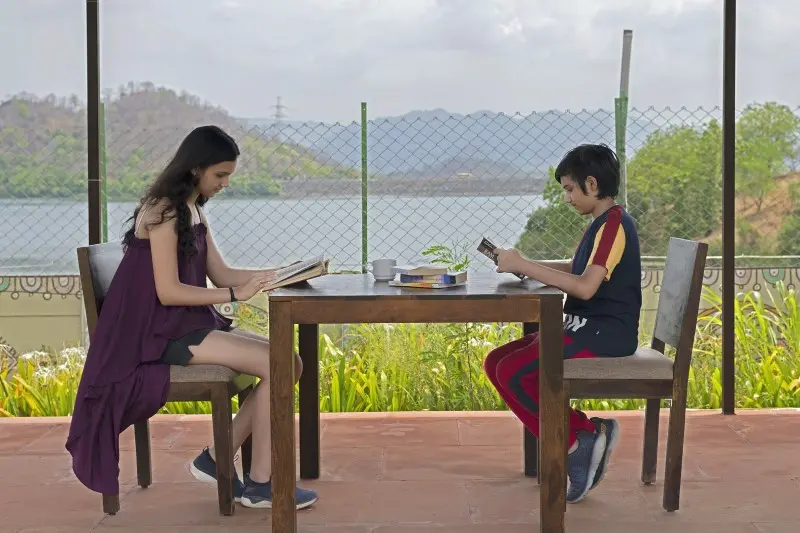<span   style="color:#ffffff;">Reading Area</span>