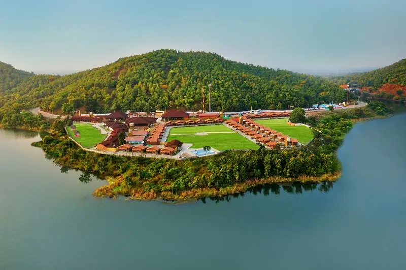 <span   style="color:#ffffff;">Aerial View</span>