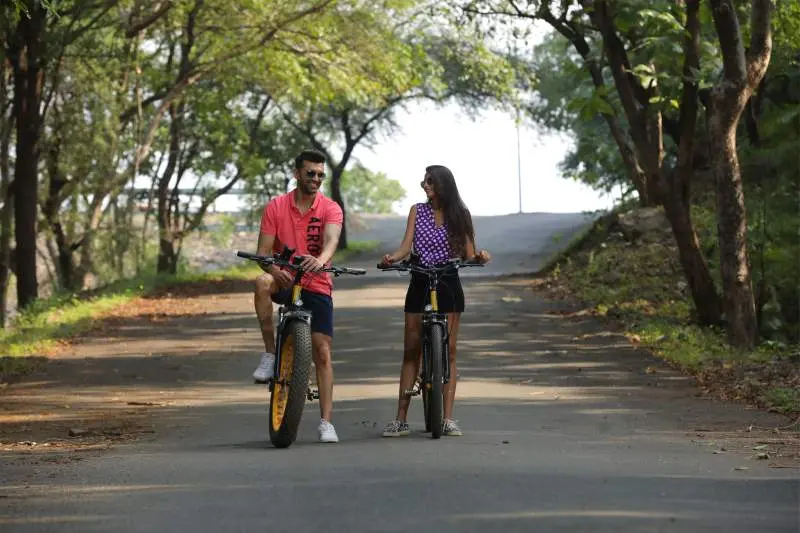 <span   style="color:#ffffff;">Cycling</span>