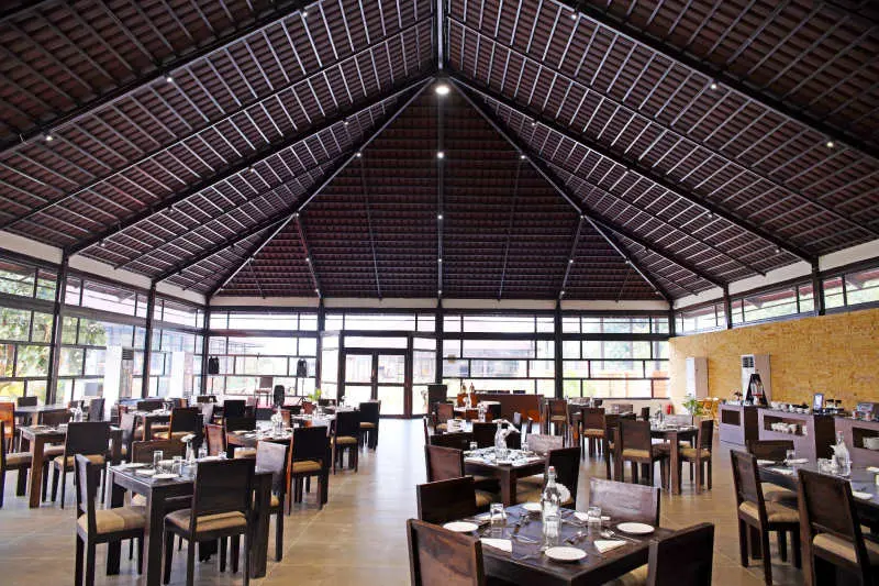 <span   style="color:#ffffff;">Dining Hall</span>