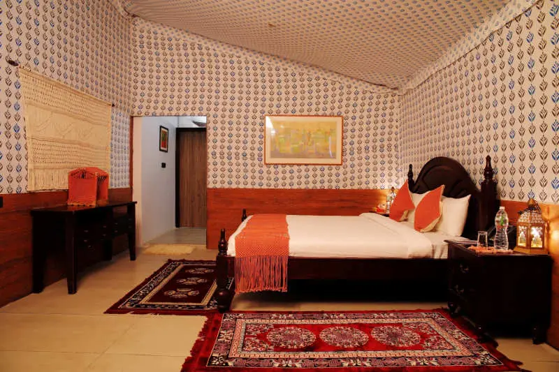 <span   style="color:#ffffff;">Presidential Villa 5</span>