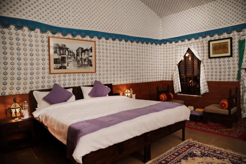 <span   style="color:#ffffff;">Royal Cottage 1</span>