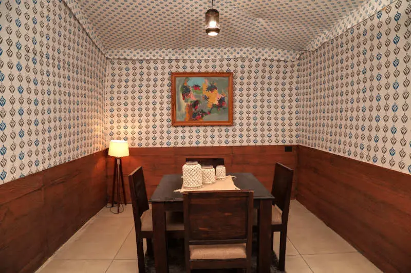 <span   style="color:#ffffff;">Royal Cottage 5</span>