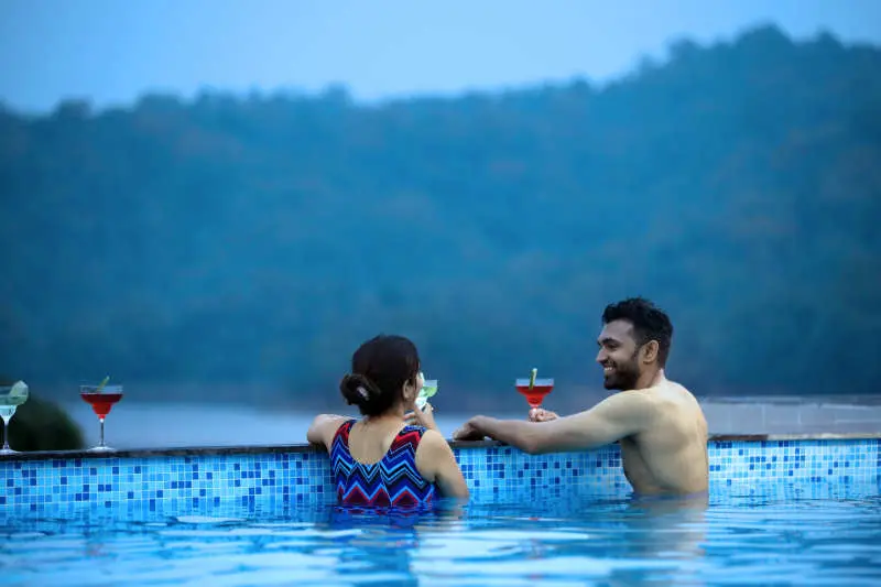 <span   style="color:#ffffff;">Swimming Pool 2</span>