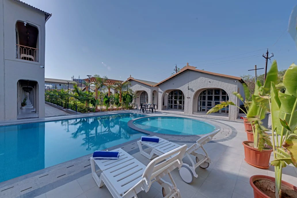 <span  class="uc_style_uc_tiles_grid_image_elementor_uc_items_attribute_title" style="color:#ffffff;">Villa (10)</span>