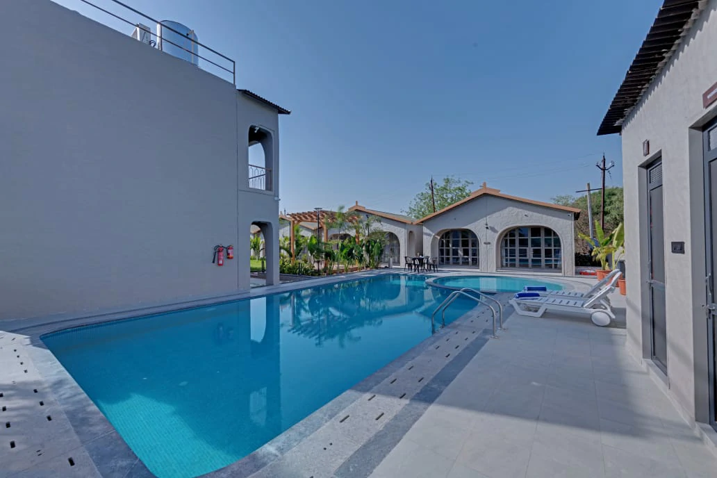 <span  class="uc_style_uc_tiles_grid_image_elementor_uc_items_attribute_title" style="color:#ffffff;">Villa (16)</span>