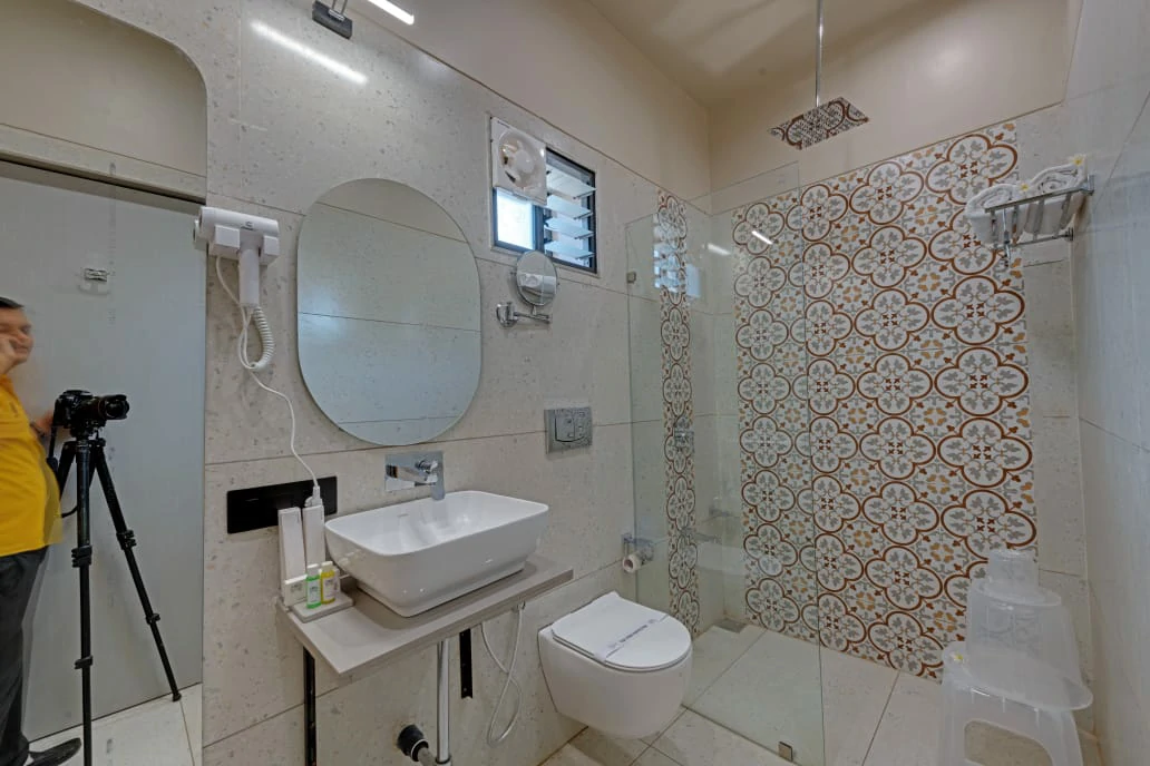 <span  class="uc_style_uc_tiles_grid_image_elementor_uc_items_attribute_title" style="color:#ffffff;">Villa (20)</span>