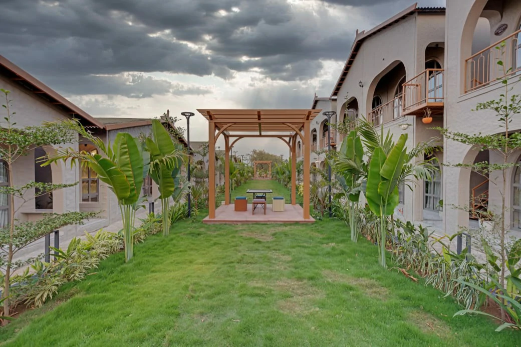 <span  class="uc_style_uc_tiles_grid_image_elementor_uc_items_attribute_title" style="color:#ffffff;">Villa (25)</span>