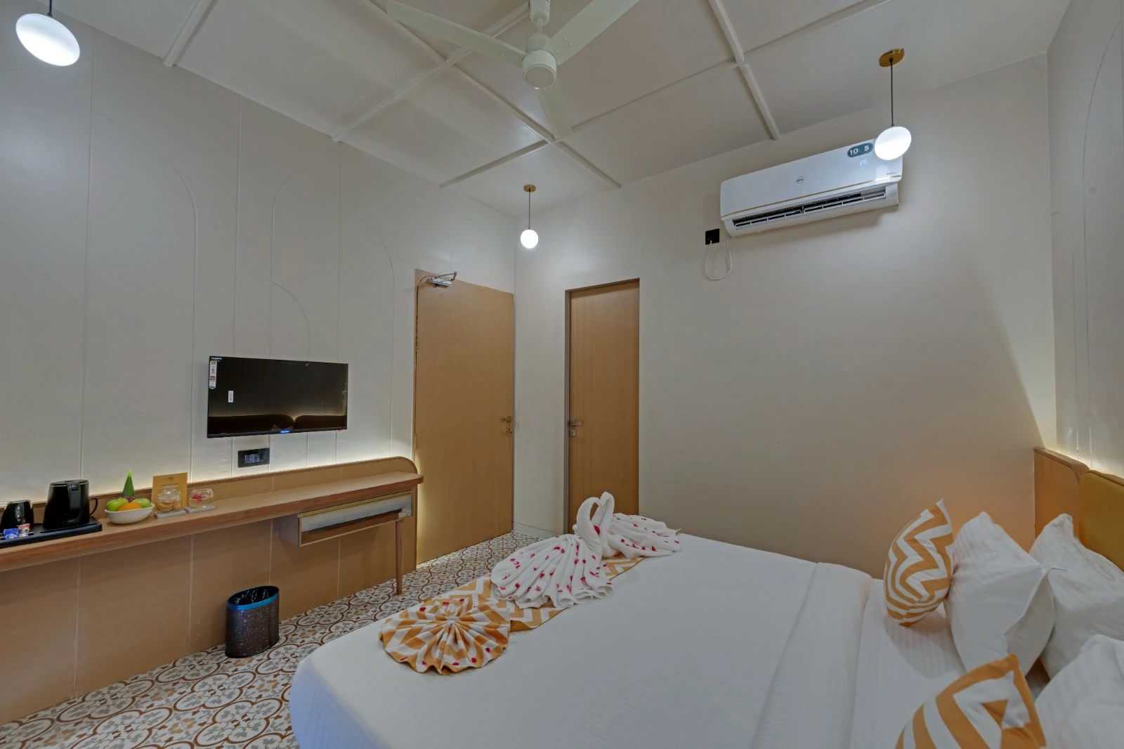 <span  class="uc_style_uc_tiles_grid_image_elementor_uc_items_attribute_title" style="color:#ffffff;">Villa (26)</span>