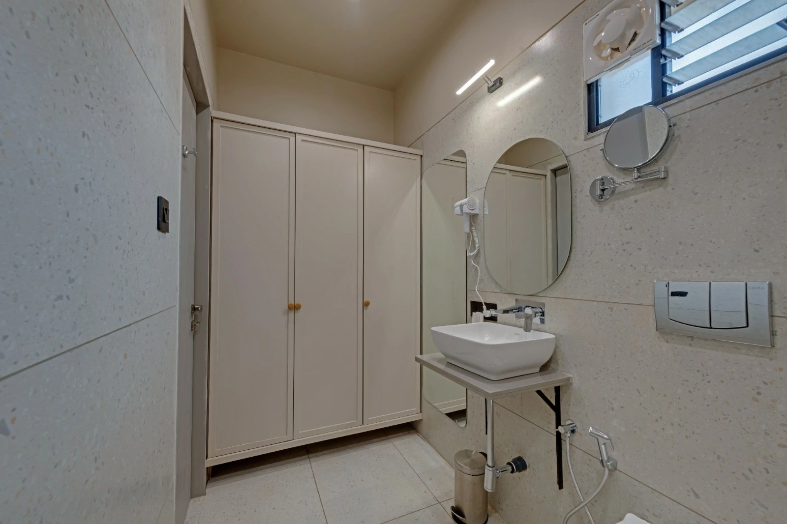 <span  class="uc_style_uc_tiles_grid_image_elementor_uc_items_attribute_title" style="color:#ffffff;">Villa (31)</span>