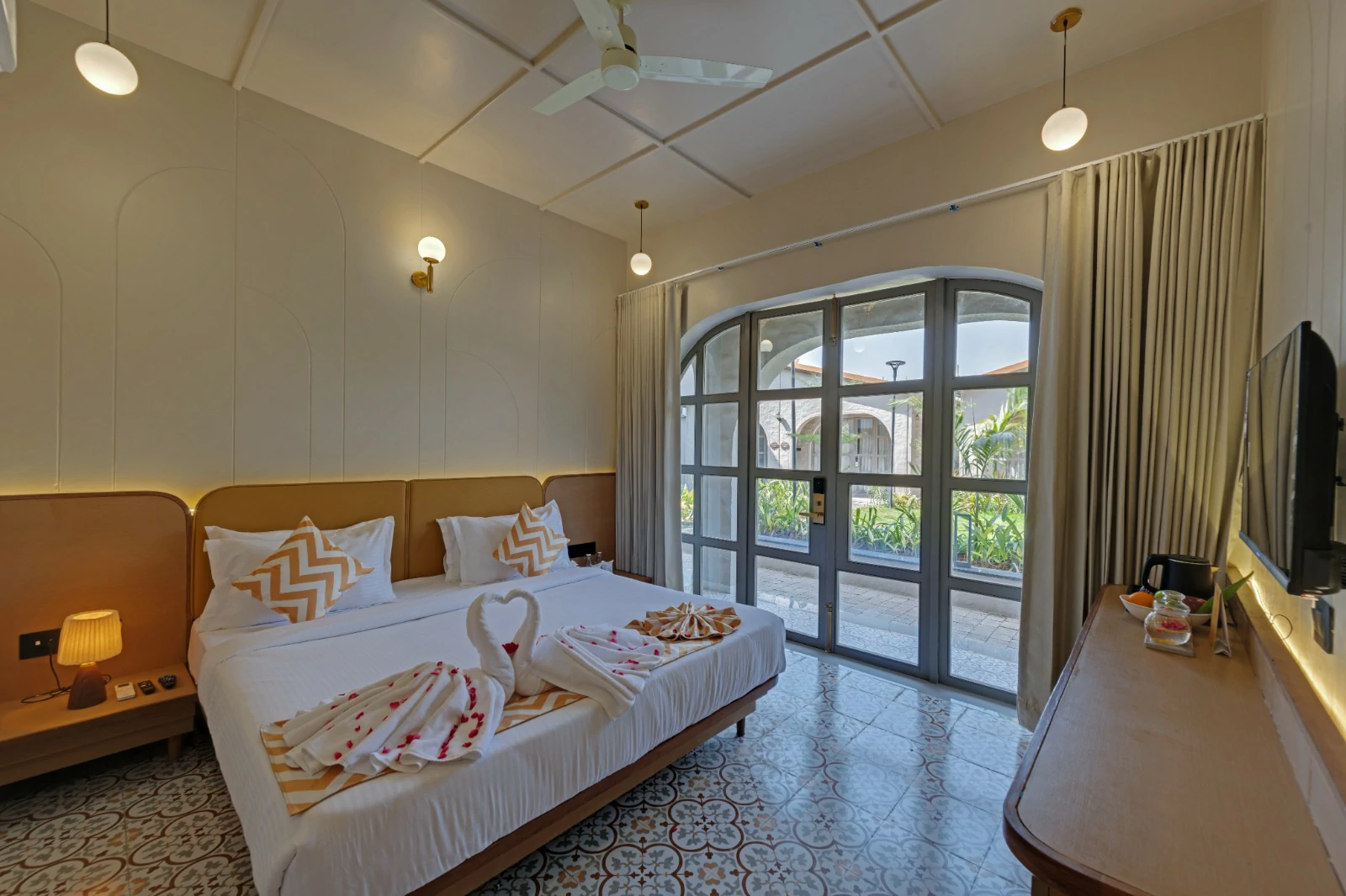 <span  class="uc_style_uc_tiles_grid_image_elementor_uc_items_attribute_title" style="color:#ffffff;">Villa (35)</span>