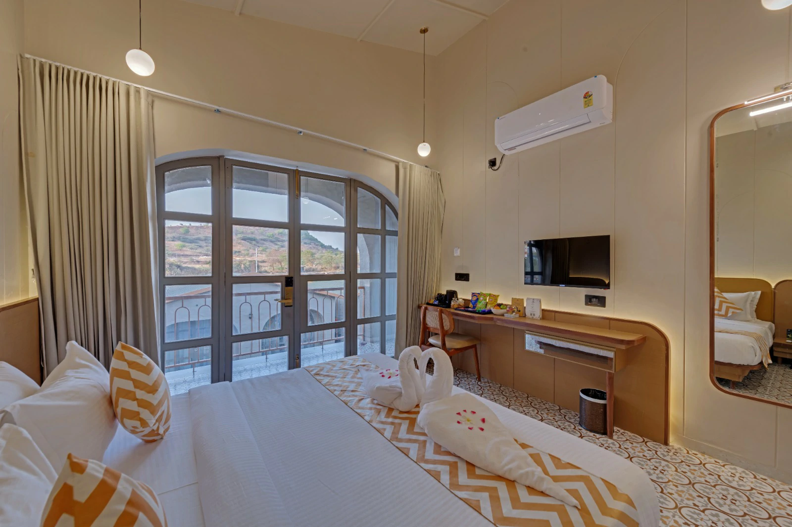 <span  class="uc_style_uc_tiles_grid_image_elementor_uc_items_attribute_title" style="color:#ffffff;">Villa03</span>